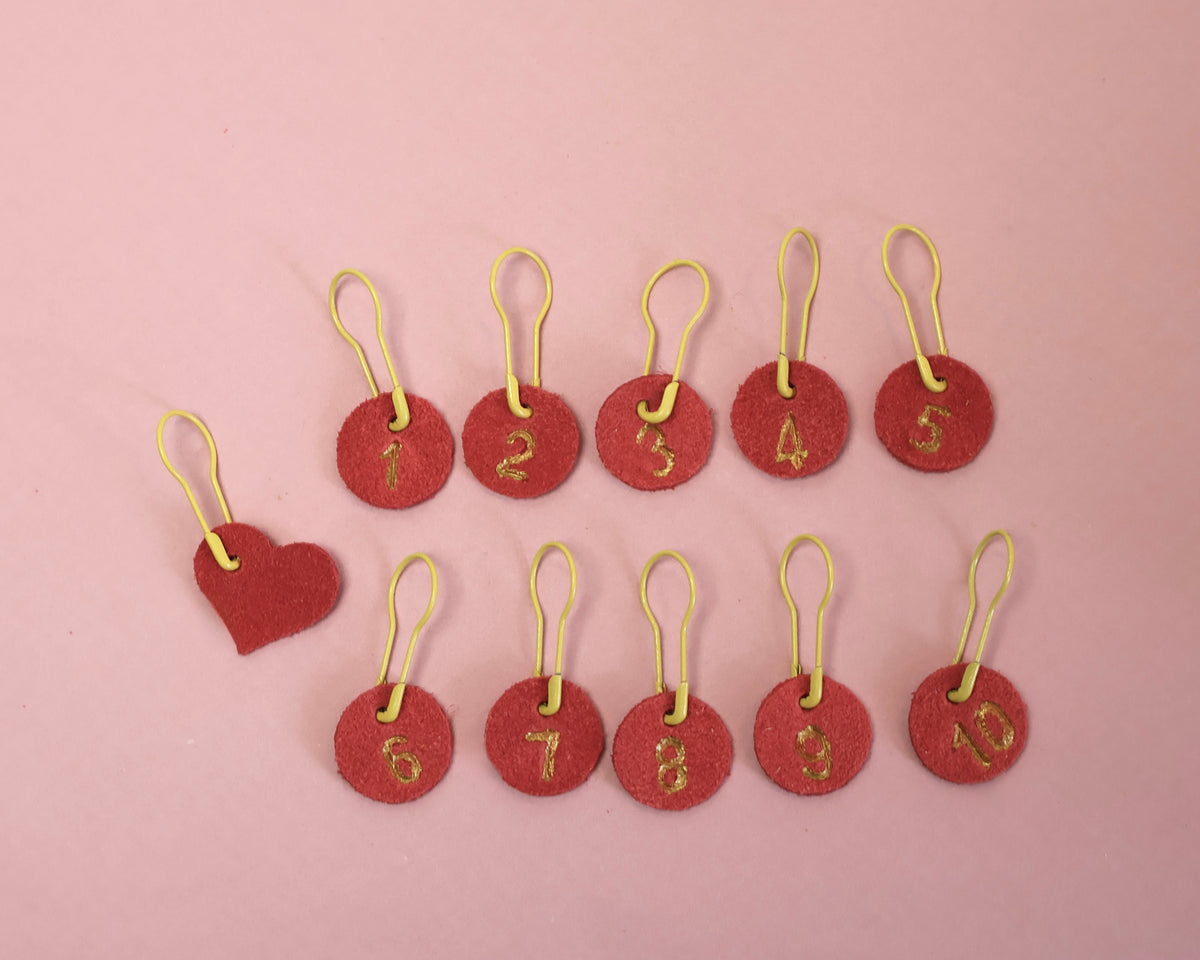 Lot de 11 Marqueurs de maille en cuir