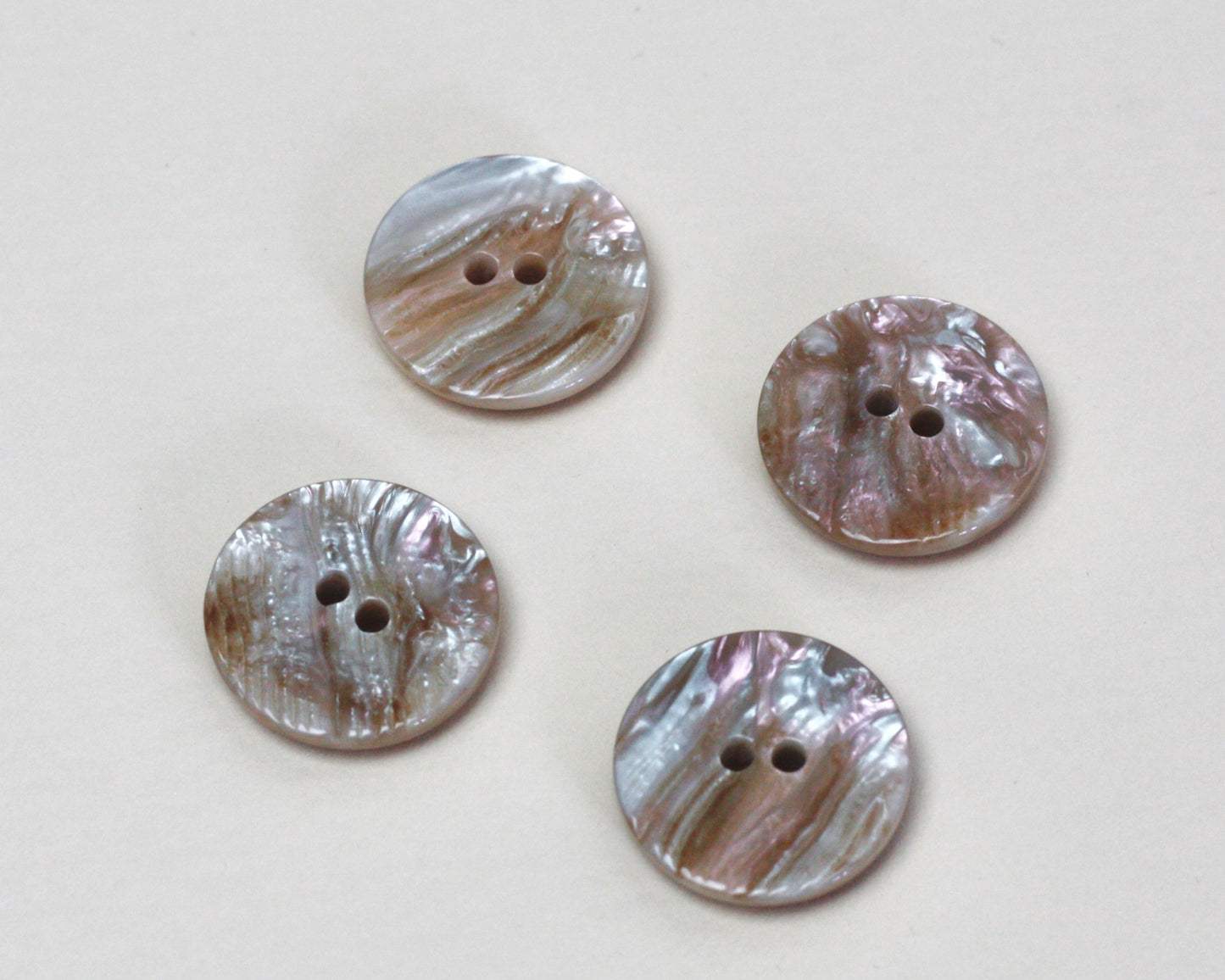 Bouton rond 18 mm 2 trous effet nacré