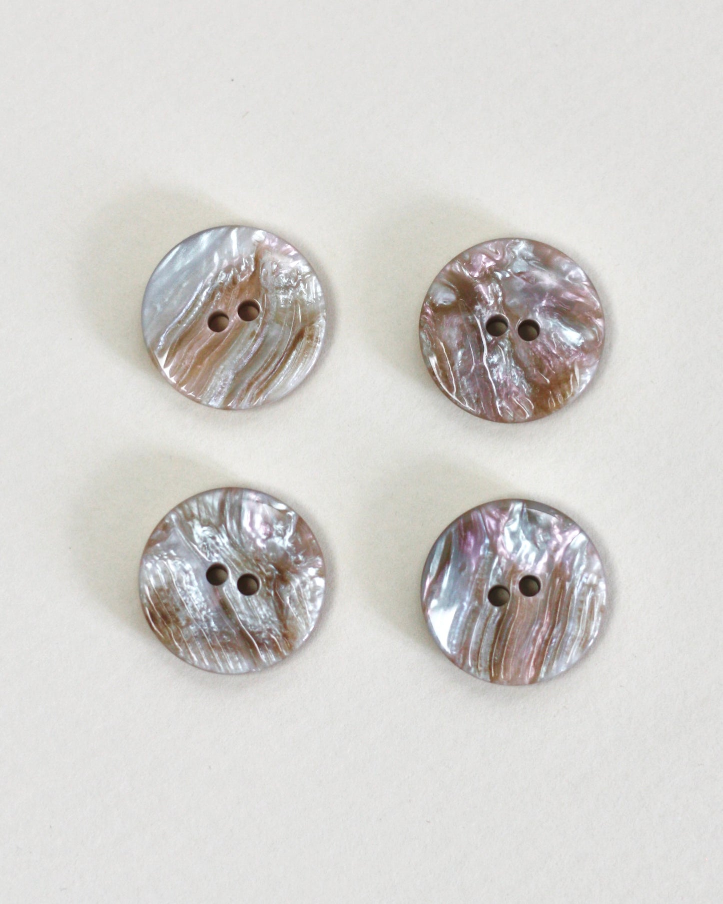 Bouton rond 18 mm 2 trous effet nacré