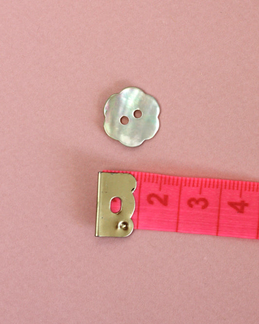 Bouton nacre fleurs 15 mm
